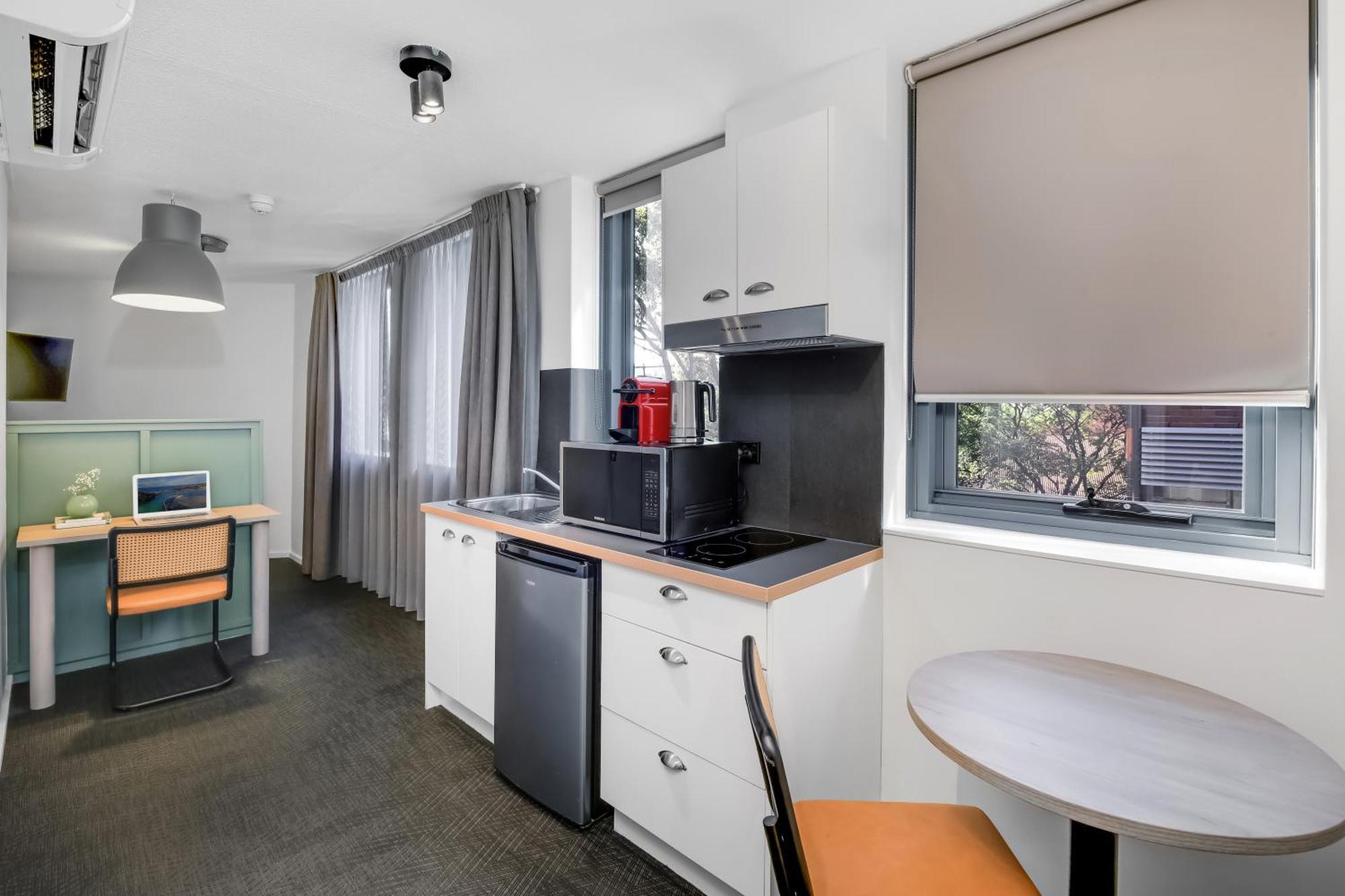 The Urban Newtown Hotel Sydney Bagian luar foto